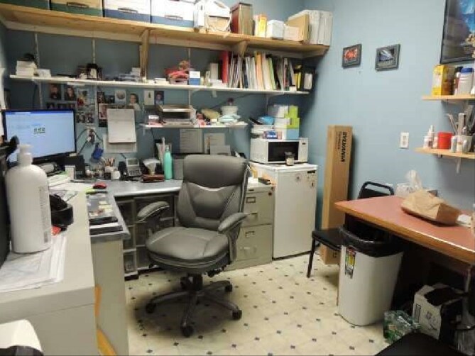 More Photos Of 1278 4th Av, Prince George Storefront For Lease