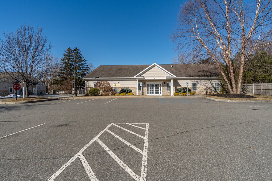 More Photos Of 5 Emma Ln, Clifton Park Office For Lease