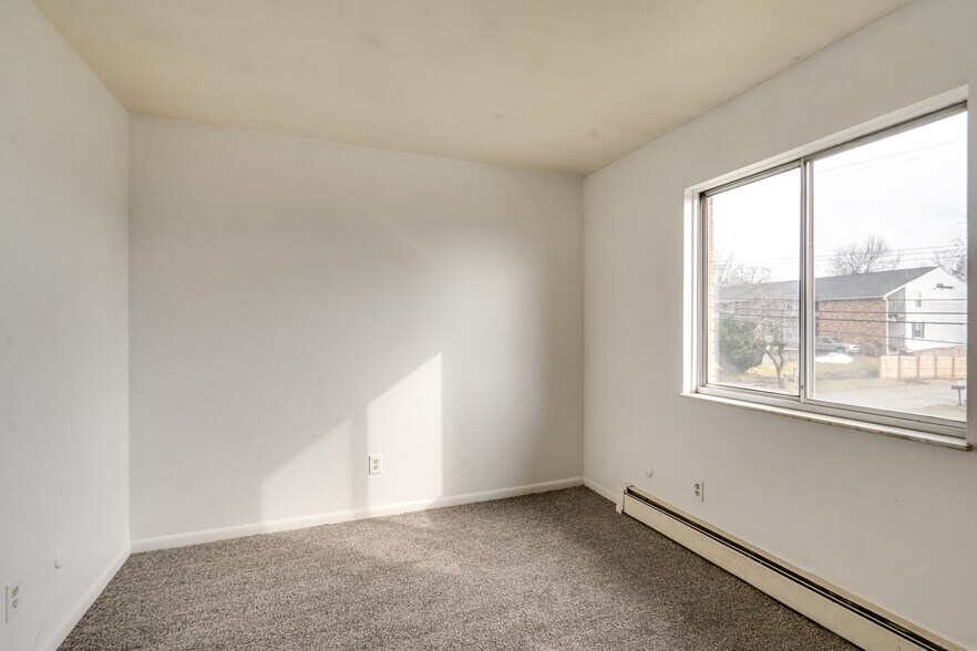 More Photos Of 2615 Ellet Ave, Akron Apartments For Sale