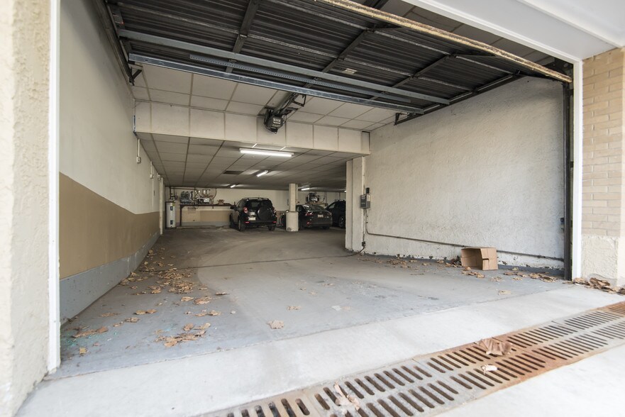 More Photos Of 211 W Chicago Ave, Hinsdale Office For Sale