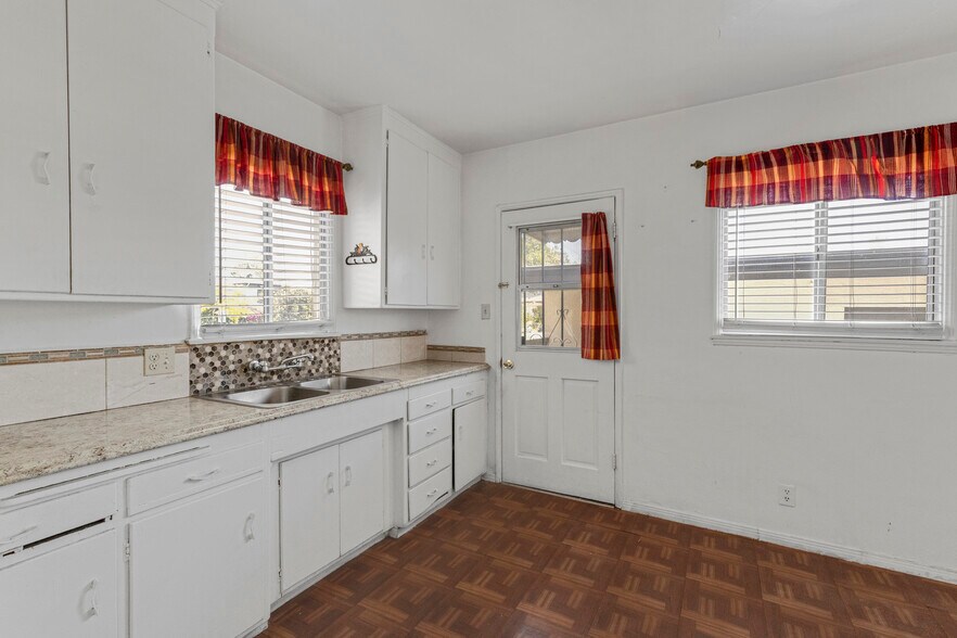 More Photos Of 1515 N Hollywood Way, Burbank Apartments For Sale