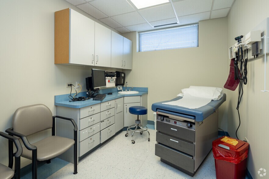 More Photos Of 18636 Dixie Hwy, Homewood Medical For Lease