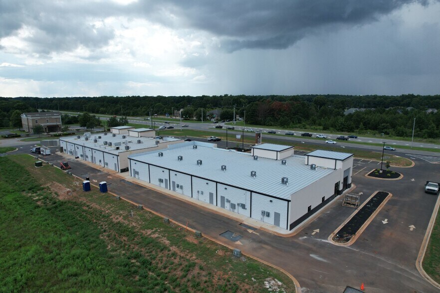 More Photos Of 3151 Russell Pky, Warner Robins General Retail For Lease