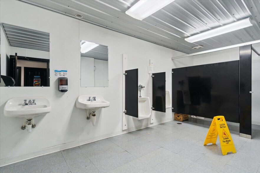 More Photos Of 142 N Saginaw St, Chesaning Bowling Alley For Sale