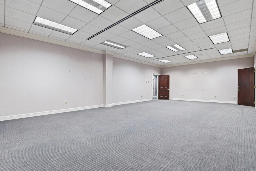 More Photos Of 201 W Main St, Laurens Medical For Lease