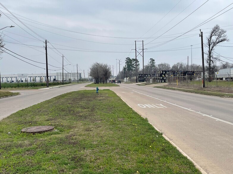 More Photos Of 11727 Wallisville Rd, Houston Auto Dealership For Lease