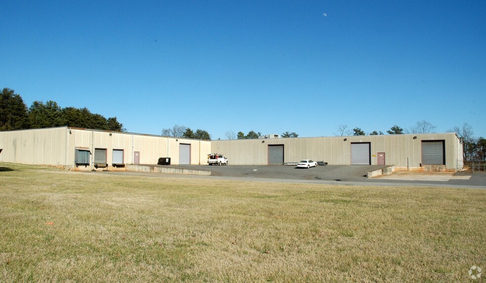 More Photos Of 8665 W Market St, Greensboro Warehouse For Lease