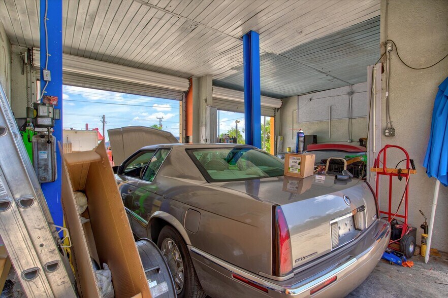 More Photos Of 15182 Dahlgren Ave, Port Charlotte Carwash For Sale