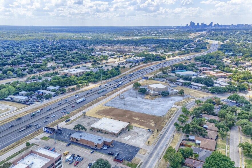 More Photos Of 8001 E R L Thornton Fwy, Dallas Office For Lease