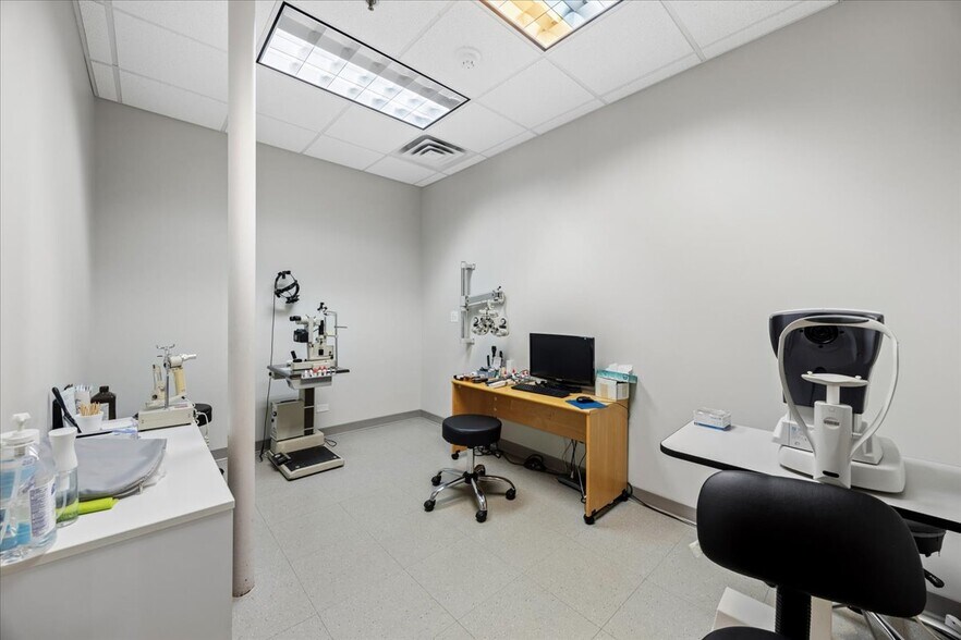More Photos Of 10439 W Cermak Rd, Westchester Office For Sale