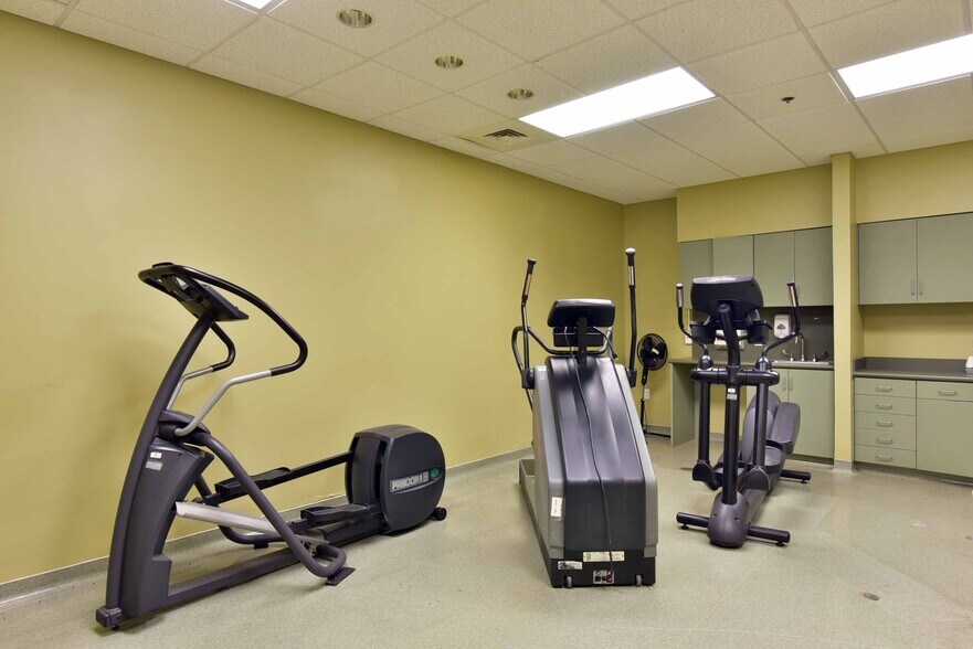 More Photos Of 354 E Washington Ave, Ashburn Healthcare For Sale