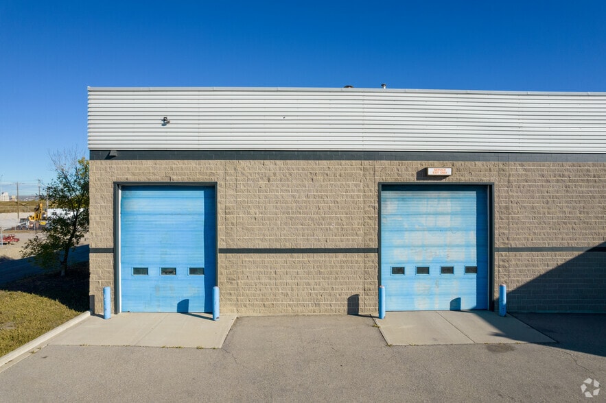 More Photos Of 2322 49th Ave SE, Calgary Warehouse For Lease