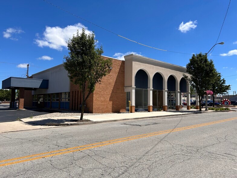 More Photos Of 200 W Mulberry St, Kokomo Bank For Sale