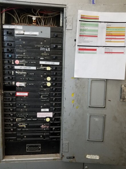 More Photos Of 4616 SE 82nd Ave, Portland Auto Dealership For Lease