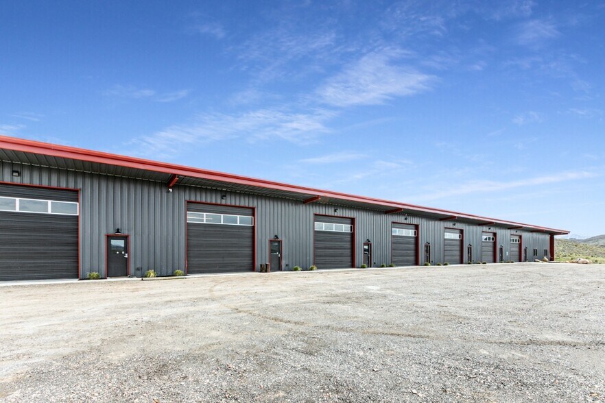 More Photos Of 5680 Browns Canyon Rd, Peoa Showroom For Lease