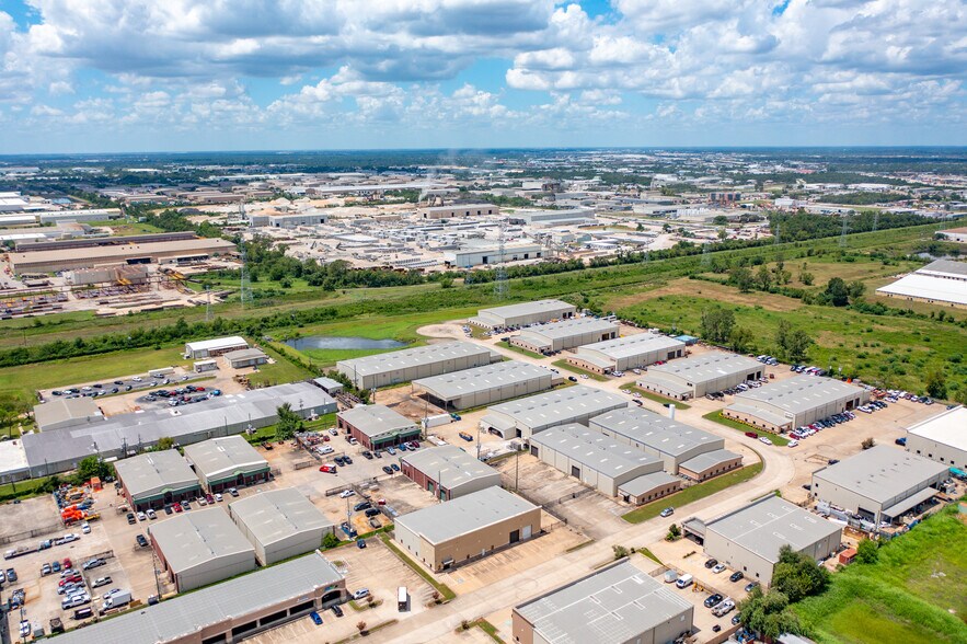 More Photos Of 11050 W Little York Rd, Houston Warehouse For Sale