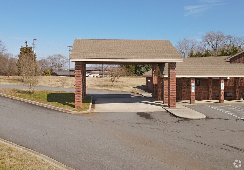 More Photos Of 428 E College Ave, Shelby Hotel For Sale