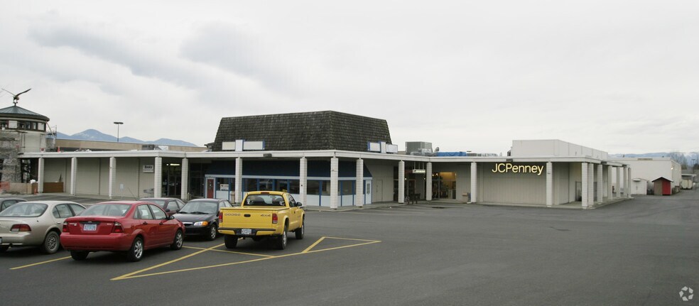 More Photos Of 915 NE D St, Grants Pass General Retail For Lease