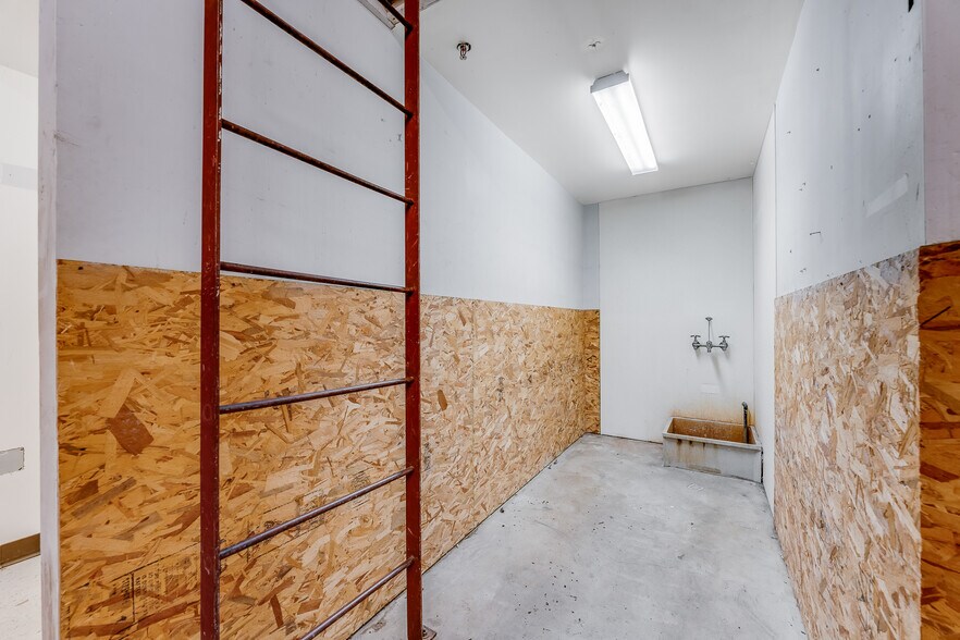 More Photos Of 19254 Seneca Trl, Marlinton Drugstore For Sale