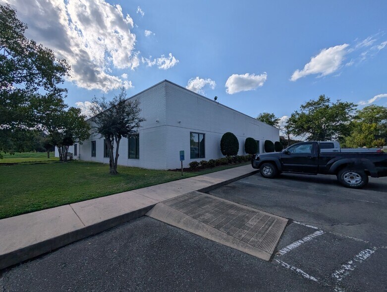 More Photos Of 2100 Brookwood Dr, Little Rock Office For Lease