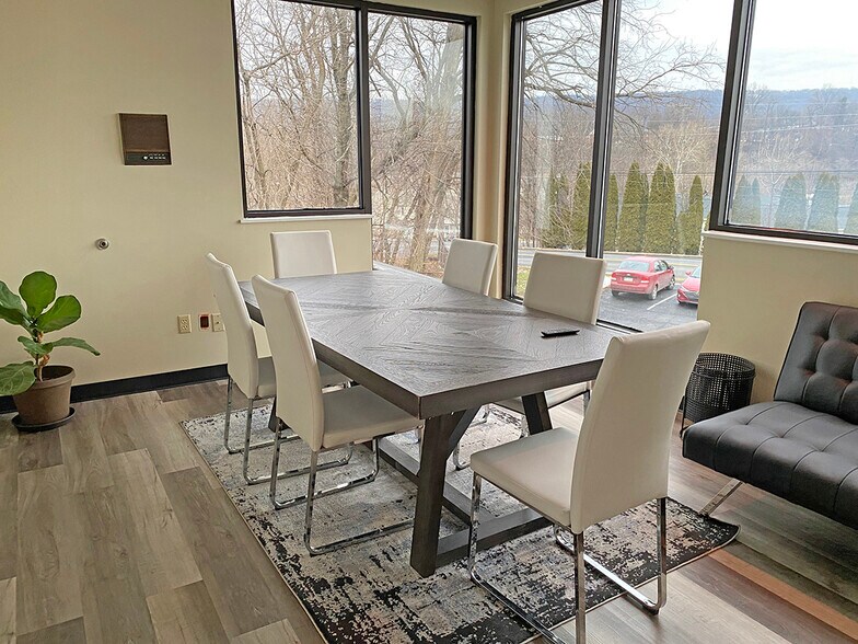 More Photos Of 30 E Shady Ln, Enola Medical For Lease