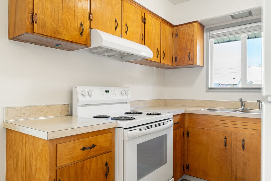More Photos Of 110-162 NW 15th St, Gresham Apartments For Sale