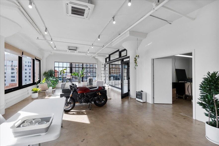 More Photos Of 120 E 8th St, Los Angeles Loft Creative Space For Lease