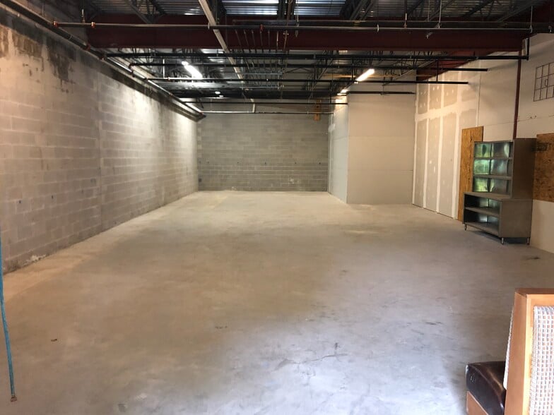 More Photos Of 808-810 Nursery Rd, Linthicum Heights Unknown For Lease