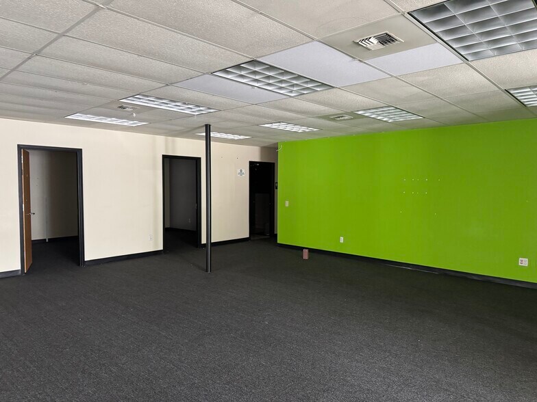 More Photos Of 407 W Gowe St, Kent Office For Lease