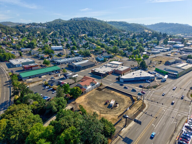 More Photos Of 328 NE Winchester St, Roseburg Land For Sale