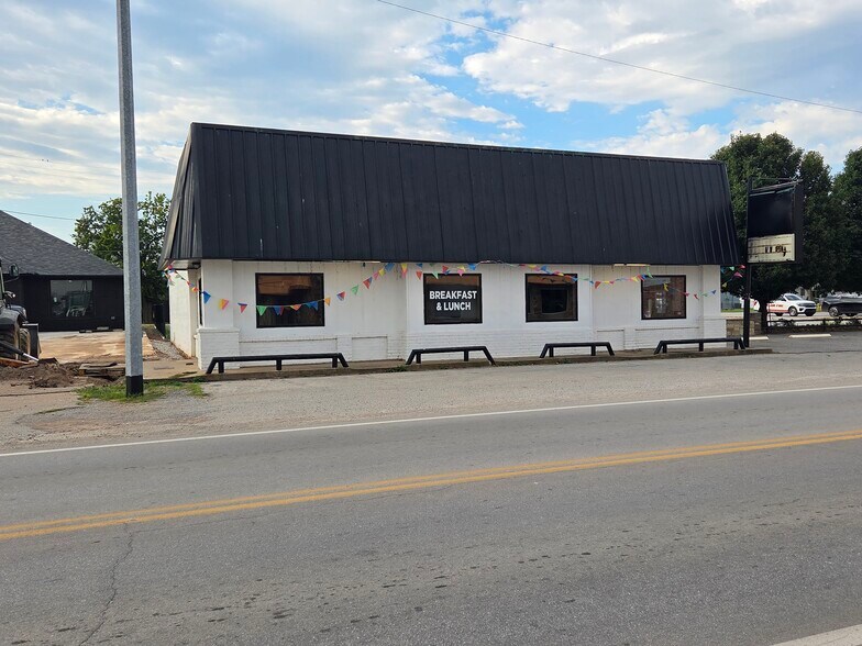 Primary Photo Of 8225 Ok-17 Hwy, Elgin Restaurant For Sale