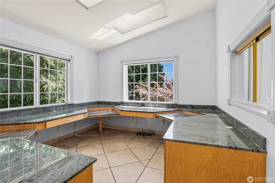 More Photos Of 1026 Alder St, Centralia Office Residential For Sale