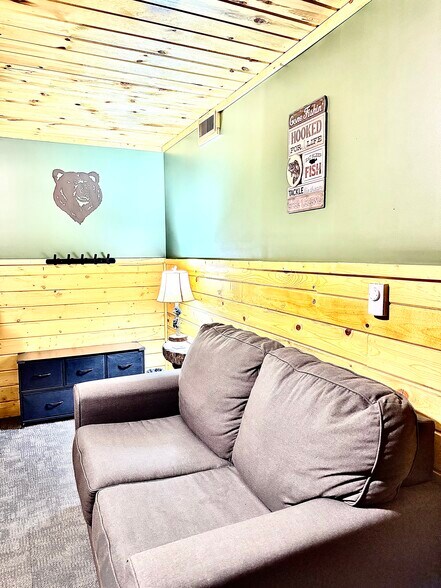 More Photos Of 1665 Whisper Ridge Rd, Ashton Hotel For Sale