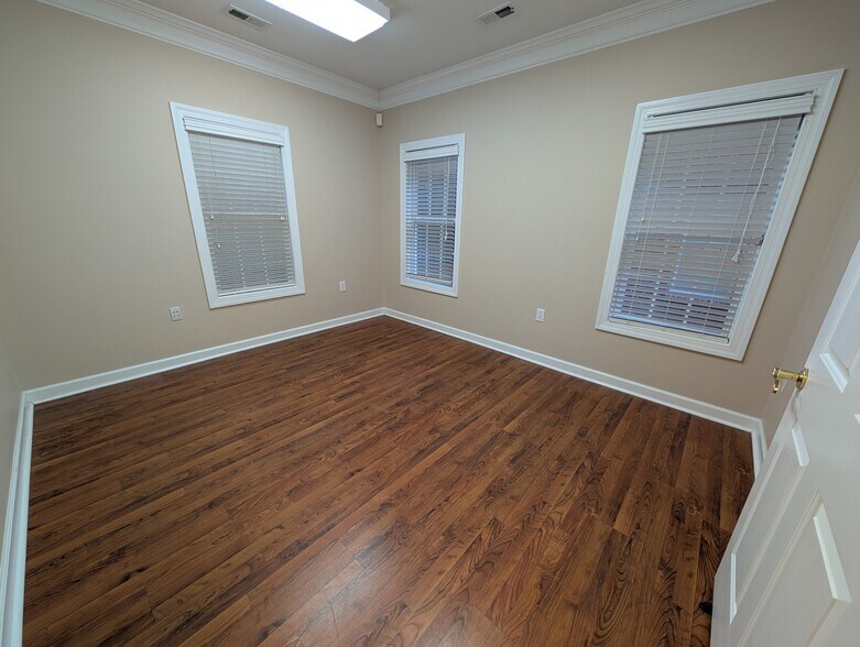 More Photos Of 6511 Creedmoor Rd, Raleigh Office For Lease