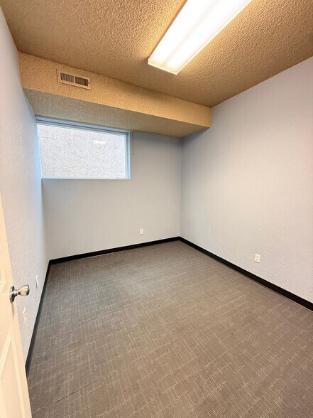 More Photos Of 8514 W Gage Blvd, Kennewick Storefront Retail Office For Sale