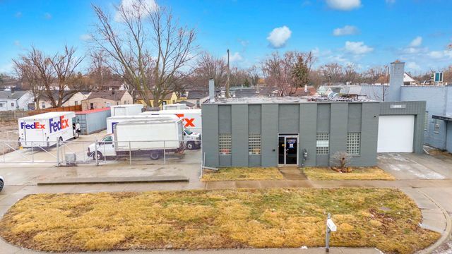 More Photos Of 13920 E 9 Mile Rd, Warren Warehouse For Lease