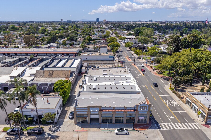 More Photos Of 402 W Chapman Ave, Orange Storefront For Lease