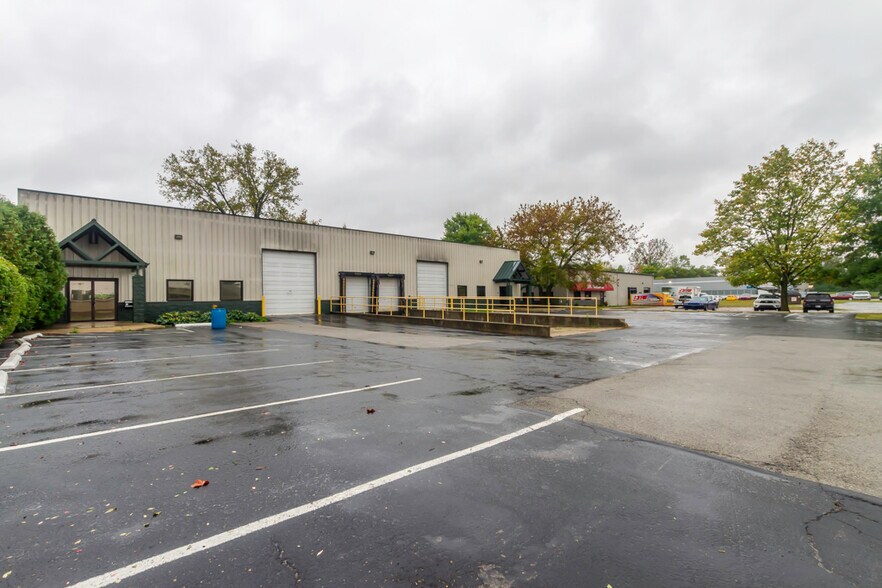 More Photos Of 2840 Mitthoeffer Pl, Indianapolis Warehouse For Sale