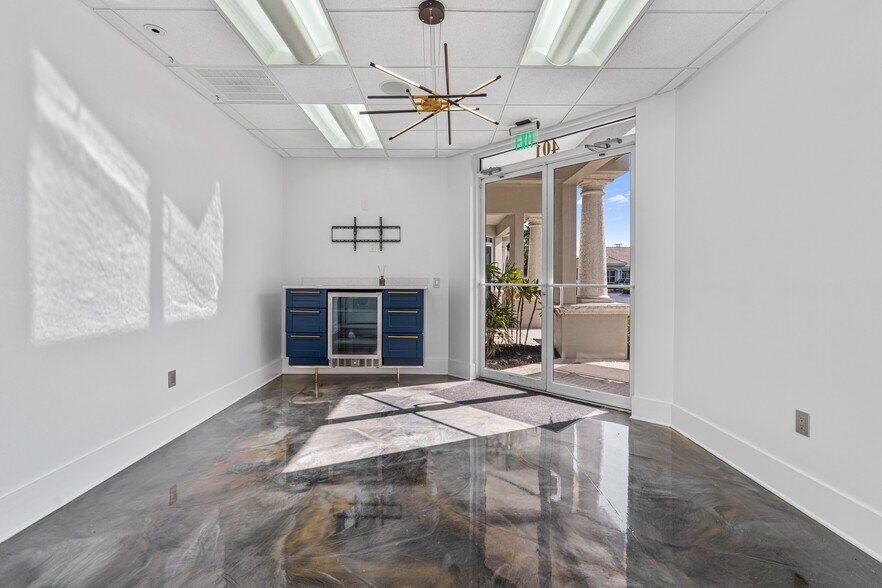 More Photos Of 13730 Cypress Terrace Cir, Fort Myers Medical For Sale