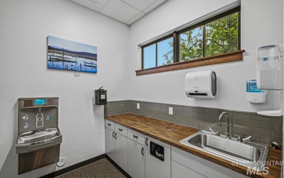 More Photos Of 1588 W Cayuse Creek Dr, Meridian Medical For Sale
