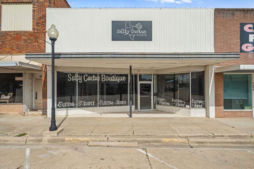 More Photos Of 110 W Frank St, Grand Saline General Retail For Sale