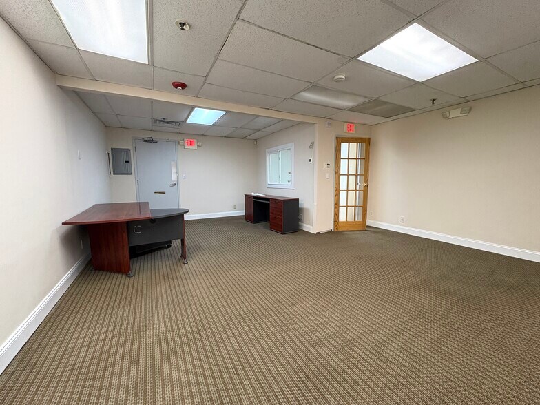 More Photos Of 1842 Beacon St, Brookline Medical For Sale