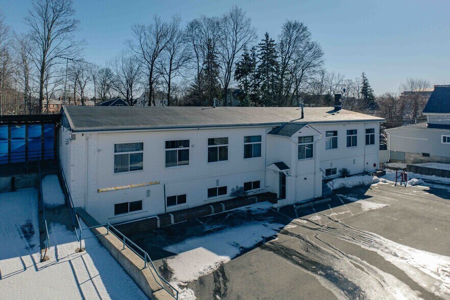 More Photos Of 25 Summer Ave, Waltham Manufacturing For Lease