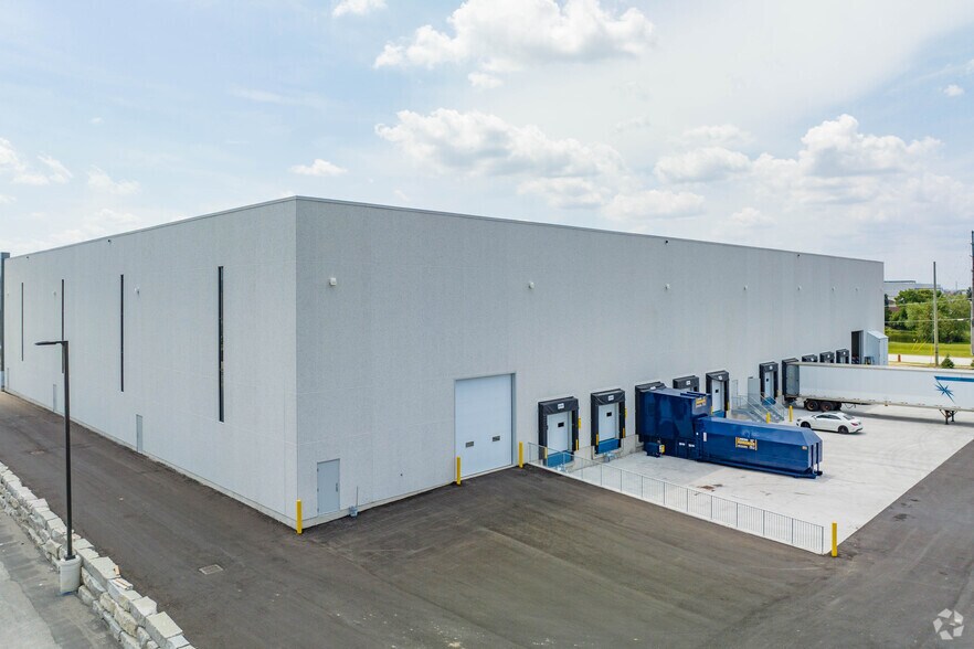 More Photos Of 8405 Huntington Rd, Vaughan Manufacturing For Lease