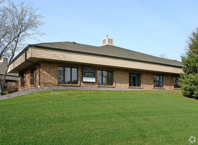 Primary Photo Of 2655 Innsbruck Dr, New Brighton Office For Lease