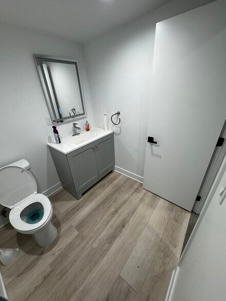 More Photos Of 3238 Foothill Blvd, Glendale Freestanding For Sale