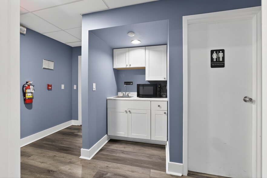 More Photos Of 1501 N Walnut St, Wilmington Office For Sale
