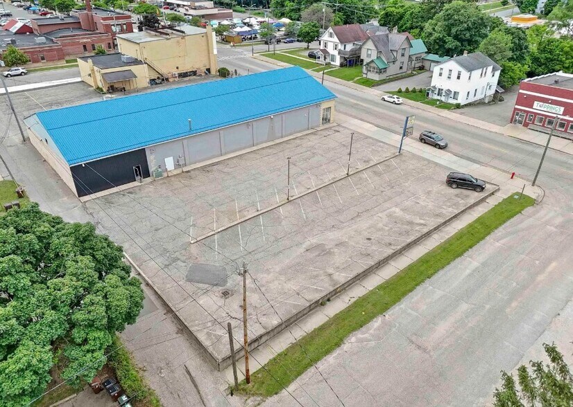 More Photos Of 310 N Michigan Ave, Big Rapids Freestanding For Sale