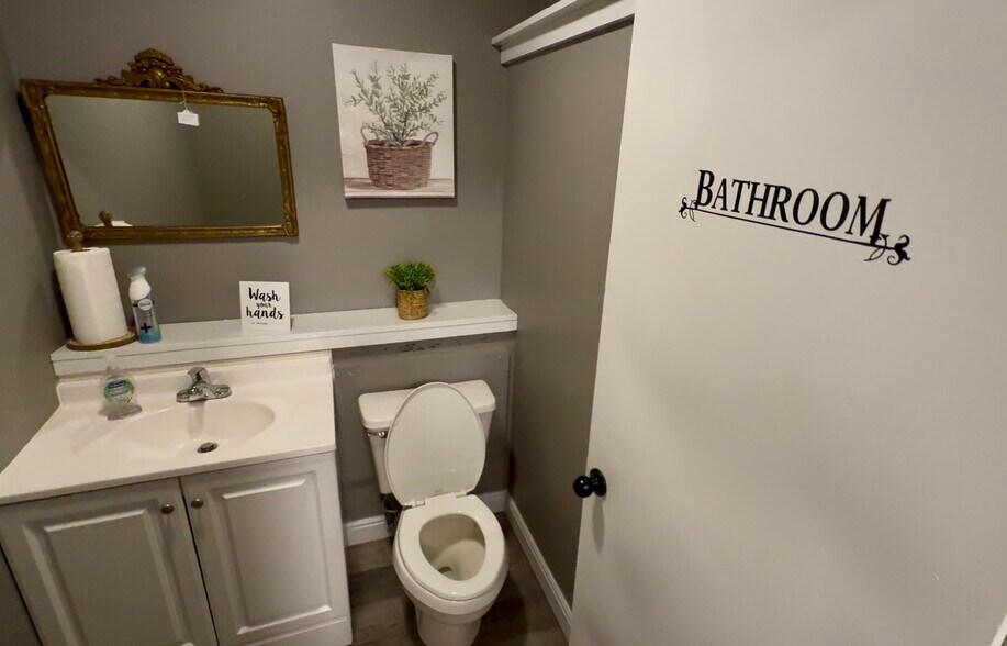 More Photos Of 111 W Main St, Florence Storefront For Sale