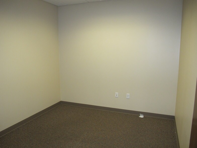 More Photos Of 960 E Main St, Mount Joy Office For Lease